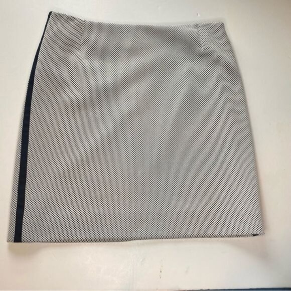 Akris Punto White Mesh Pencil skirt with black stripe Size 12 - Picture 1 of 9